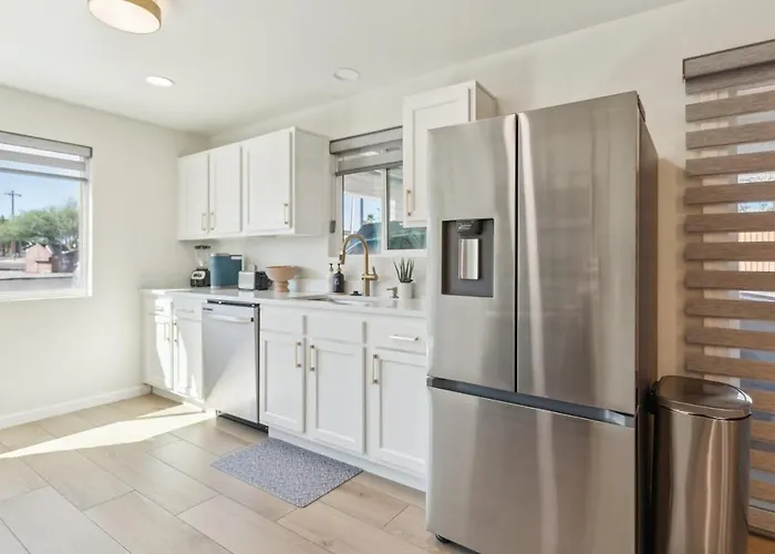 Charming 3br Midtown W Pool Holiday home