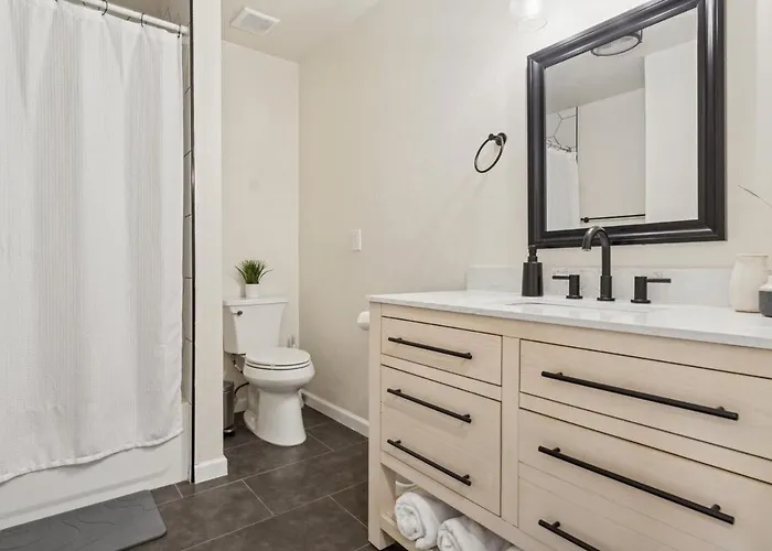 Charming 3br Midtown W Pool