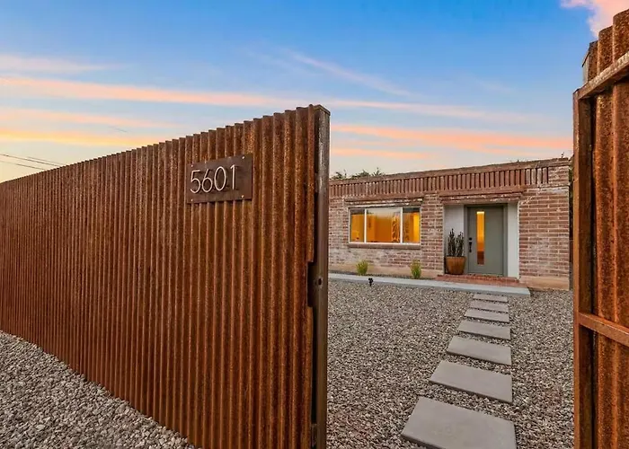 Charming 3br Midtown W Pool Holiday home