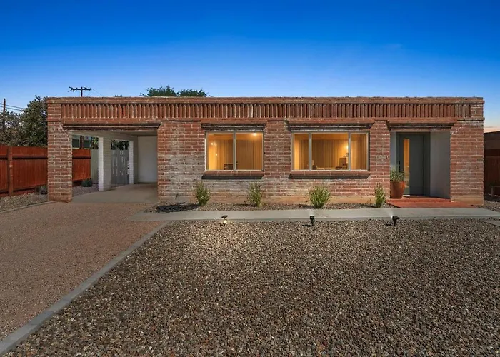 Holiday home Charming 3br Midtown W Pool
