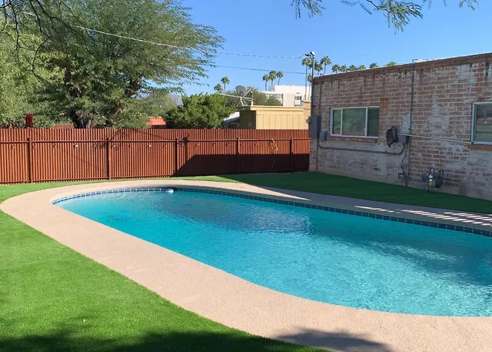 Charming 3br Midtown W Pool Holiday home *