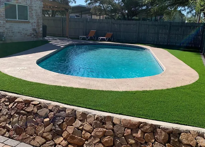 Charming 3br Midtown W Pool