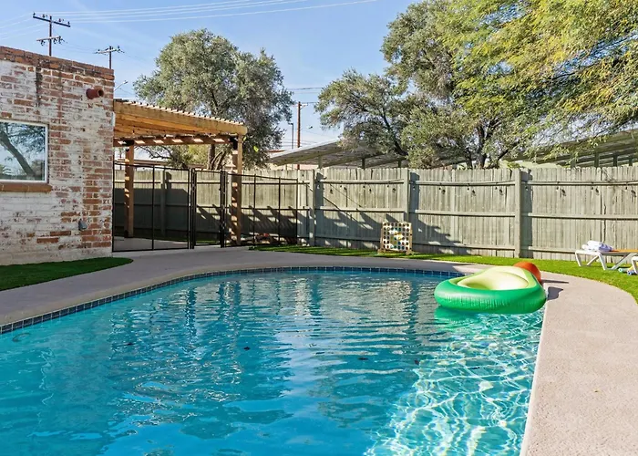 Holiday home Charming 3br Midtown W Pool *
